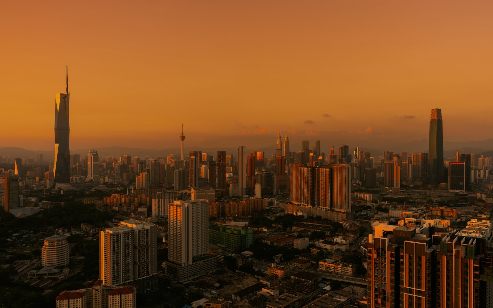 Panorama bandar raya Kuala Lumpur ketika senja